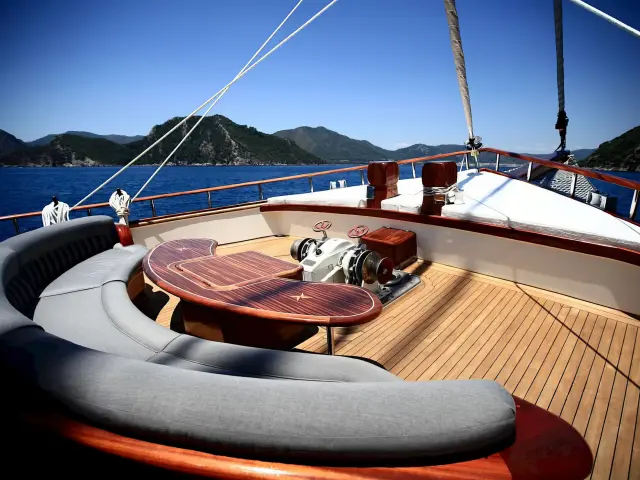 Yacht Nurten A deck