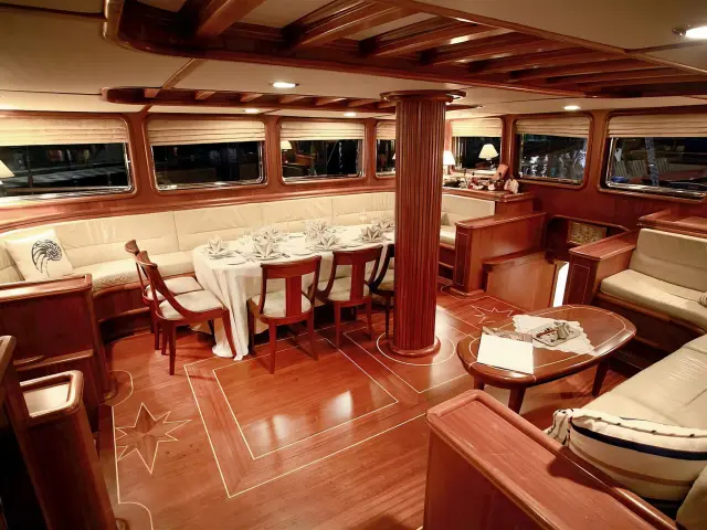 Yacht Nurten A saloon