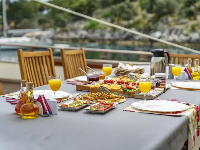 Yacht Tersane 8 dining tower