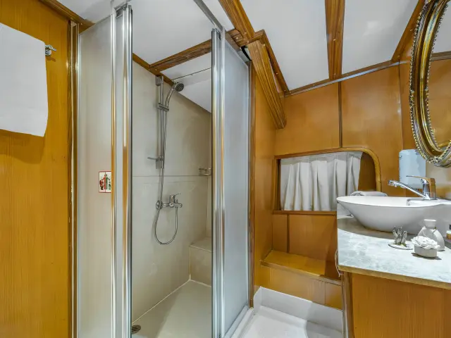 Yacht Tersane 8 cabin bathroom