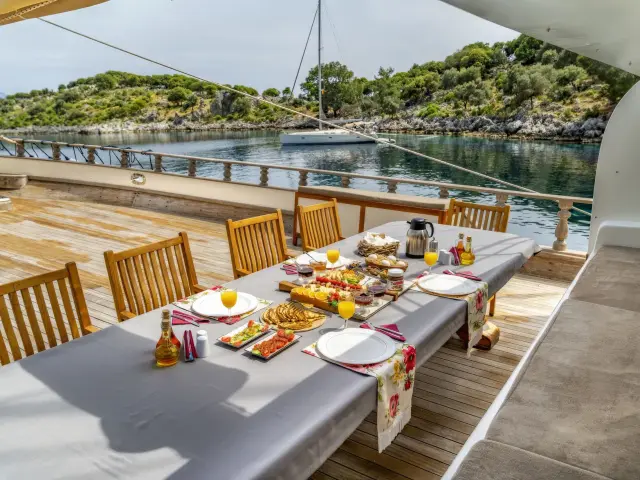 Yacht Tersane 8 dining tower