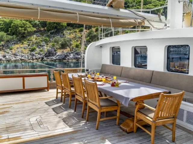 Yacht Tersane 8 dining tower