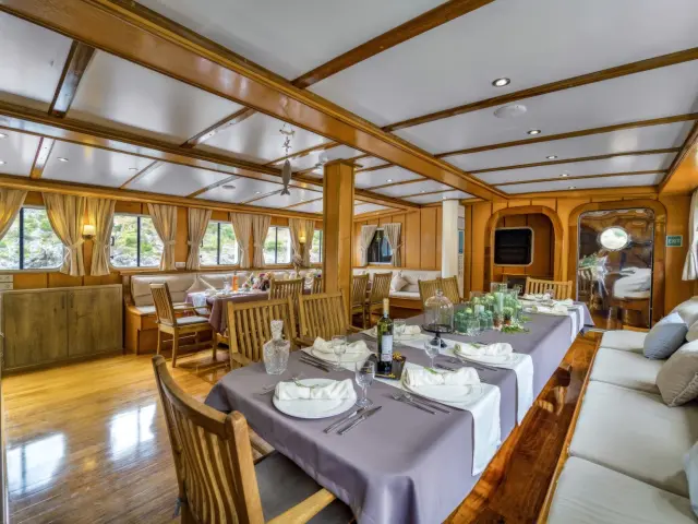 Yacht Tersane 8 saloon