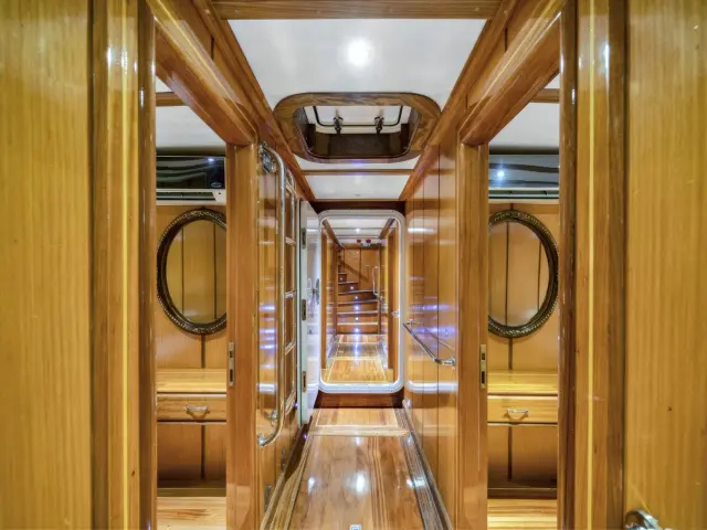 Yacht Tersane 8 hallway