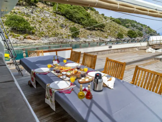 Yacht Tersane 8 dining tower