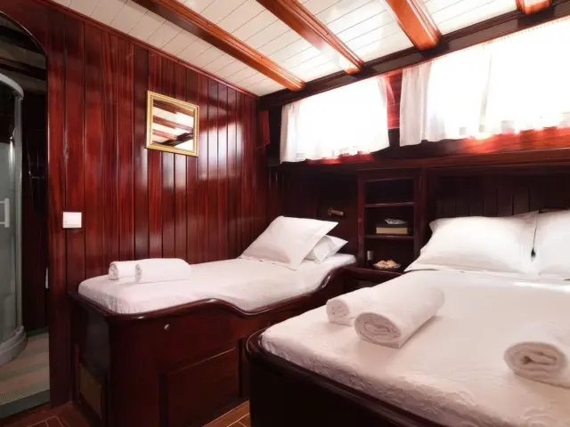 Yacht Erato cabin