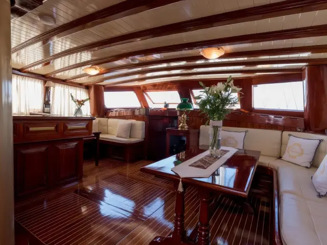 Yacht Erato saloon