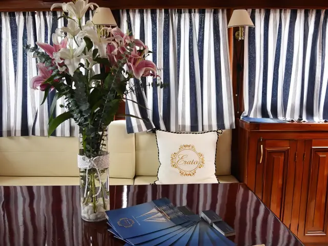 Yacht Erato saloon