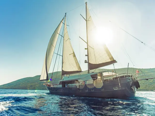 Yacht Virtuoso side view