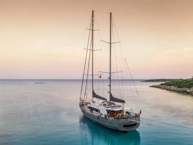 Yacht Virtuoso aerial view