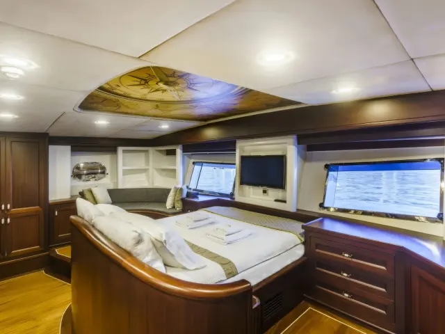 Yacht Virtuoso cabin