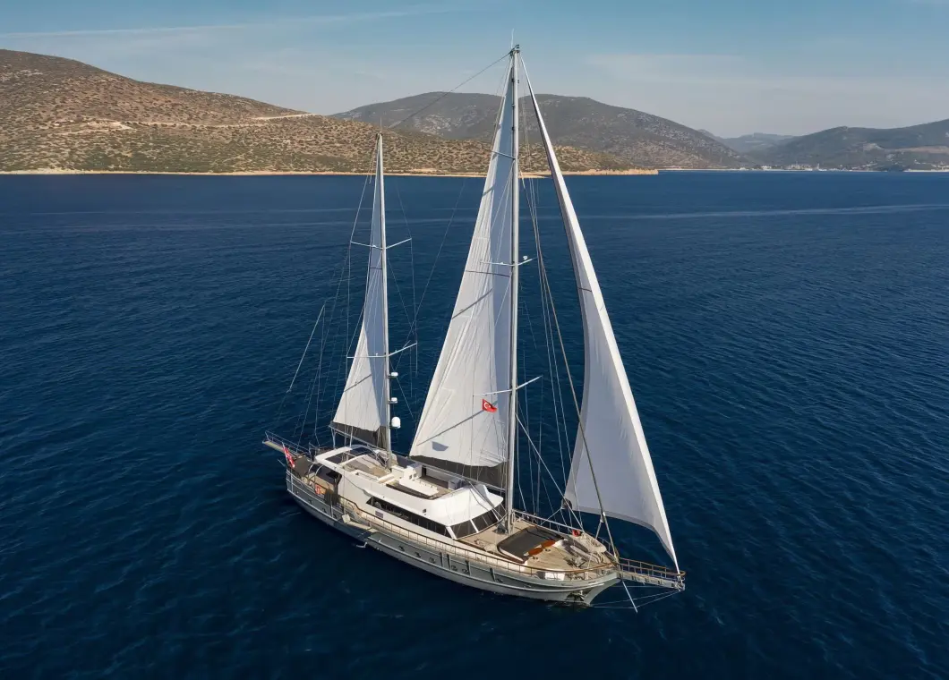 Yacht Virtuoso aerial view