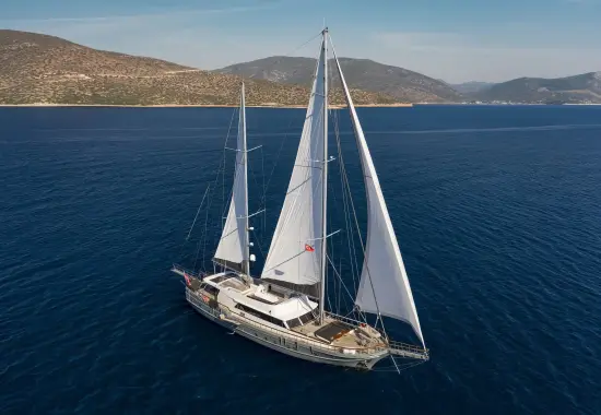 Yacht Virtuoso aerial view