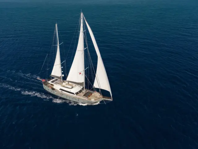 Yacht Virtuoso aerial view