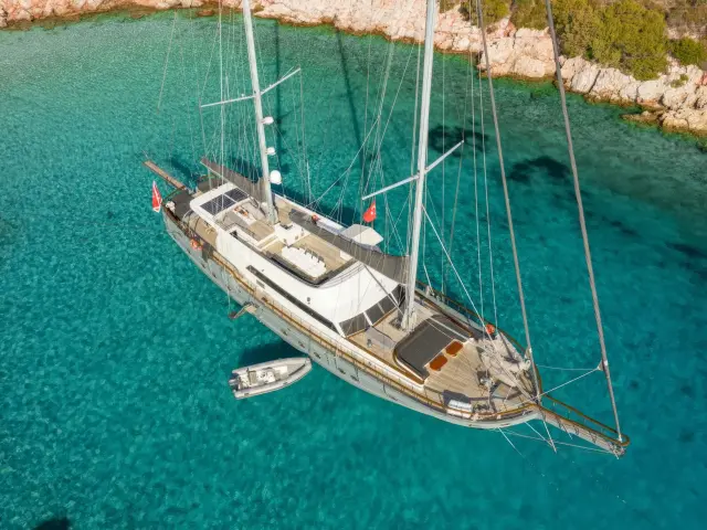 Yacht Virtuoso aerial view
