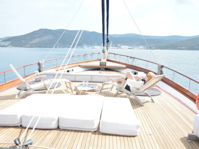 Yacht Papa Joe deck