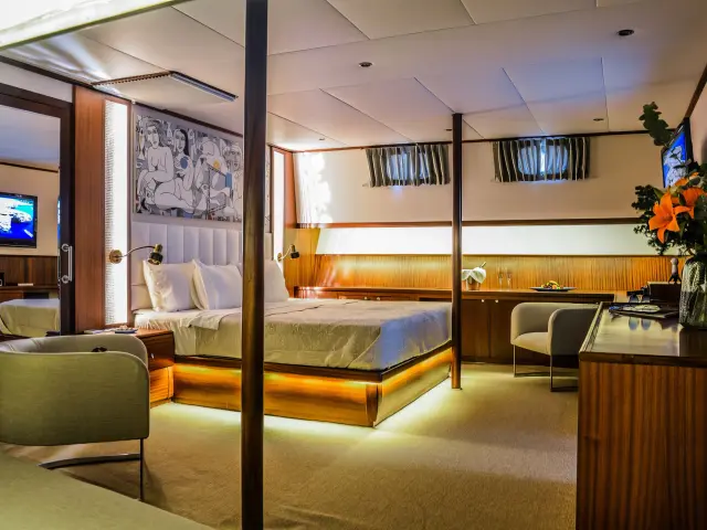 Yacht Papa Joe cabin