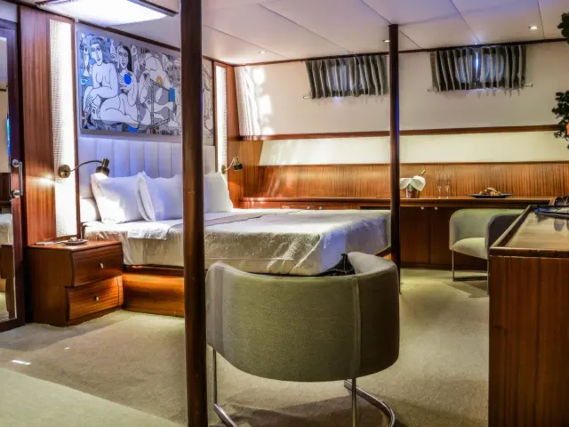 Yacht Papa Joe cabin