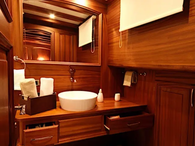 Yacht Caner IV cabin bathroom