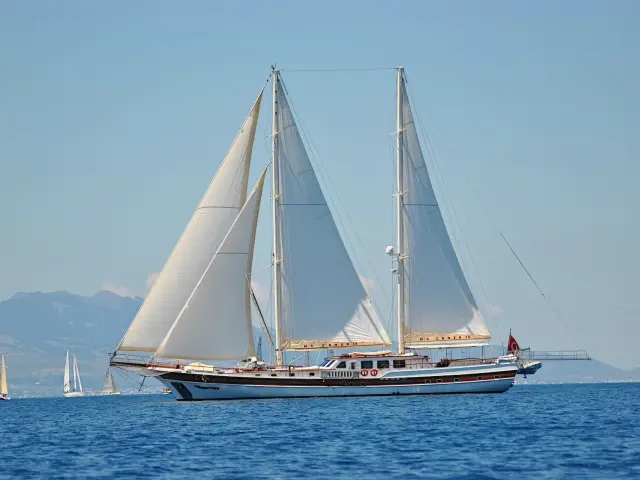 Yacht Caner IV sailing