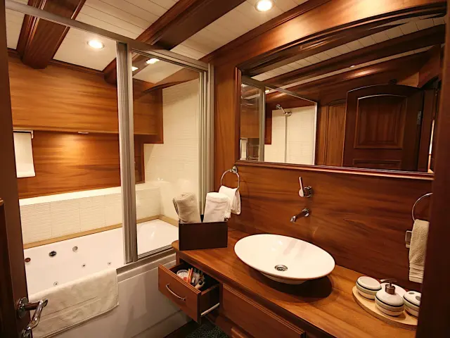 Yacht Caner IV cabin bathroom