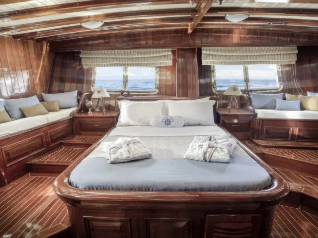 Yacht Entre Cielos cabin