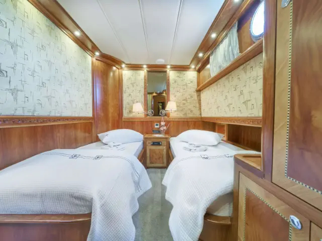 Yacht Lotus cabin