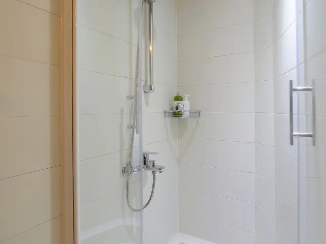 Yacht Ecce Navigo shower