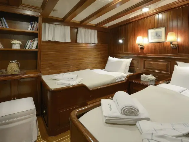 Yacht Ecce Navigo cabin