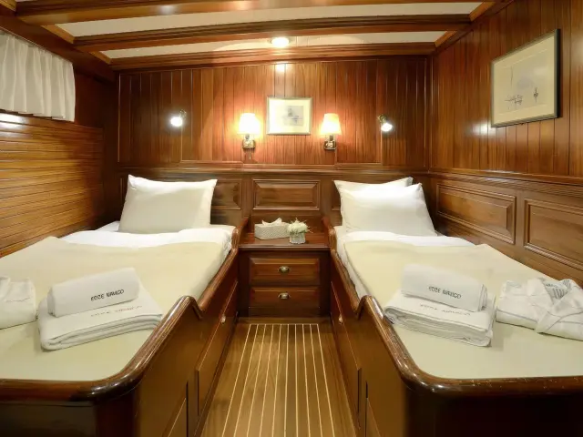 Yacht Ecce Navigo cabin