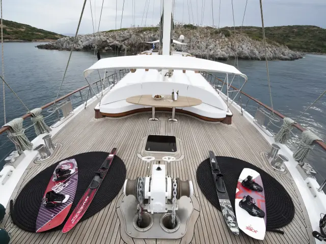 Yacht Ecce Navigo deck