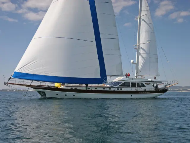 Yacht Getaway sailing