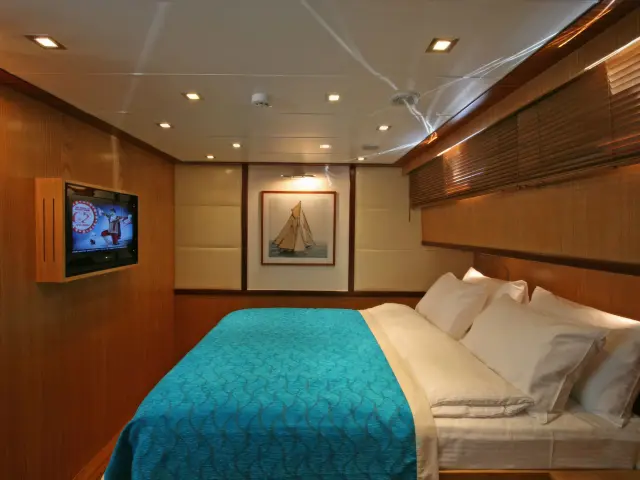 Yacht Getaway cabin