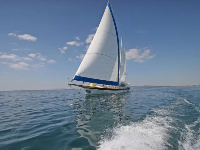 Yacht Getaway sailing