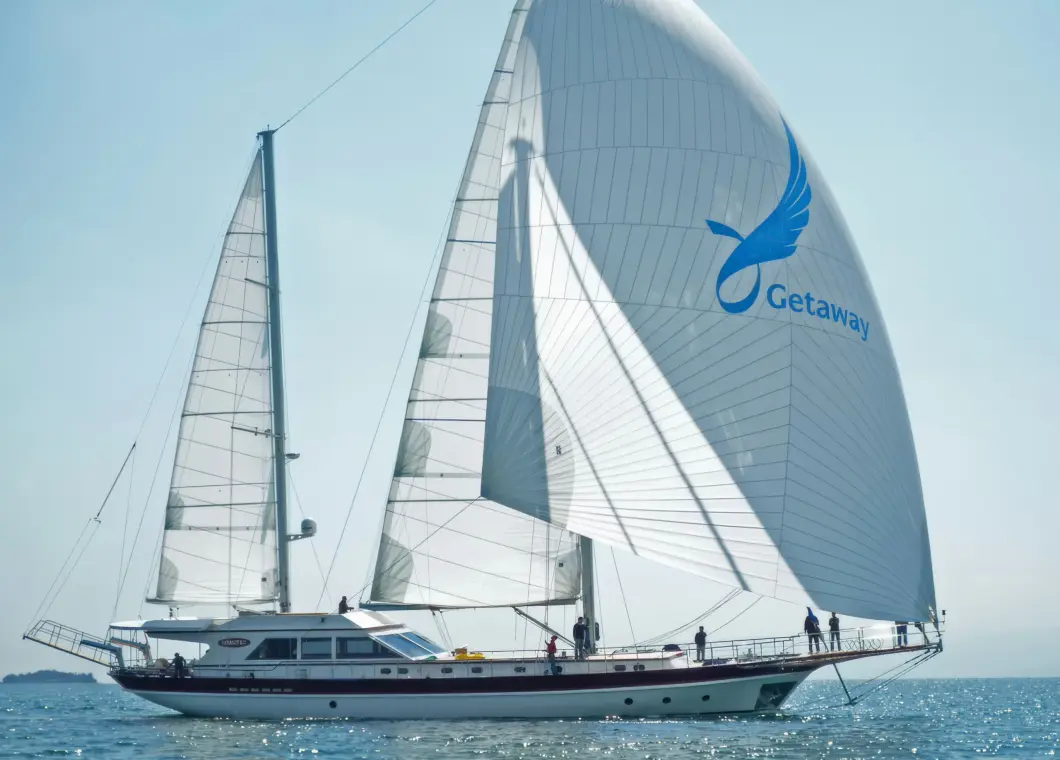 Yacht Getaway sailing