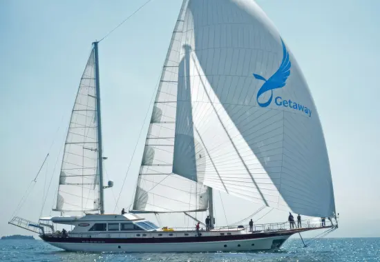 Yacht Getaway sailing