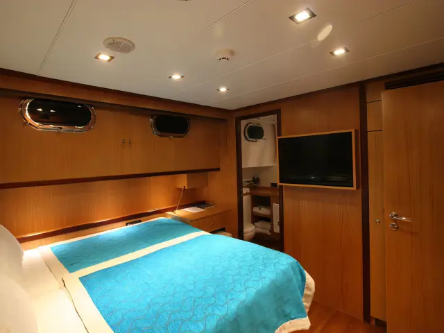 Yacht Getaway cabin