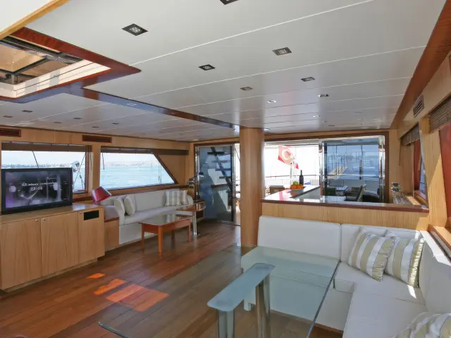 Yacht Getaway saloon