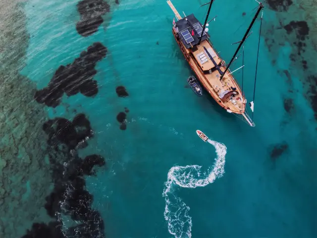 Yacht Capricorn 1 aerial view