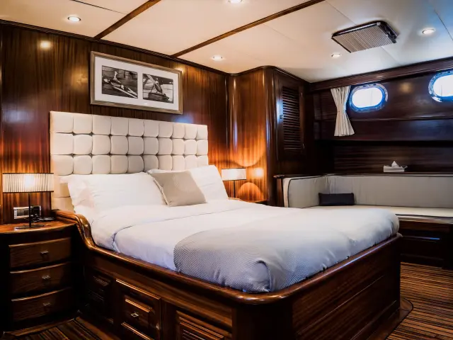 Yacht Capricorn 1 cabin