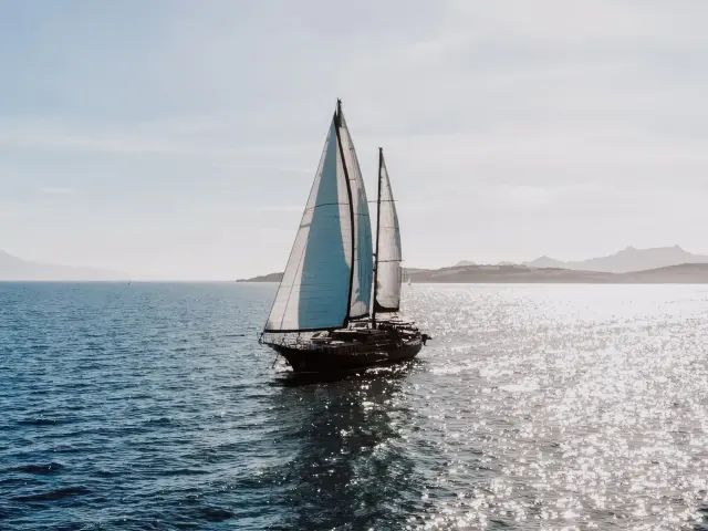 Yacht Capricorn 1 sailing