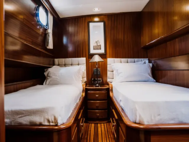 Yacht Capricorn 1 cabin