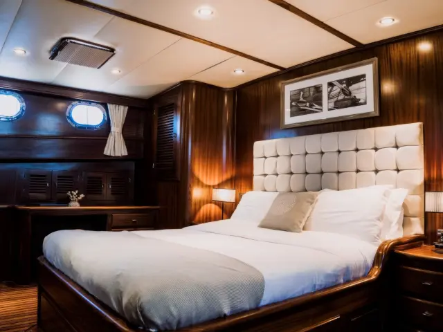 Yacht Capricorn 1 cabin