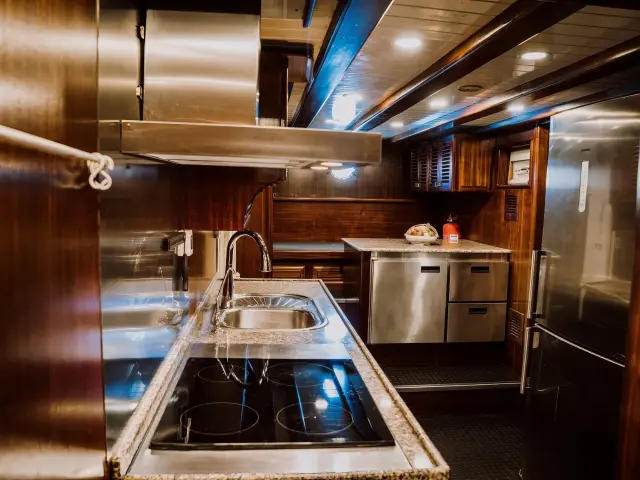 Yacht Capricorn 1 kitchen