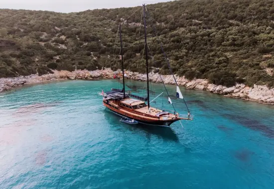 Yacht Capricorn 1 aerial view