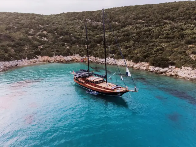 Yacht Capricorn 1 aerial view