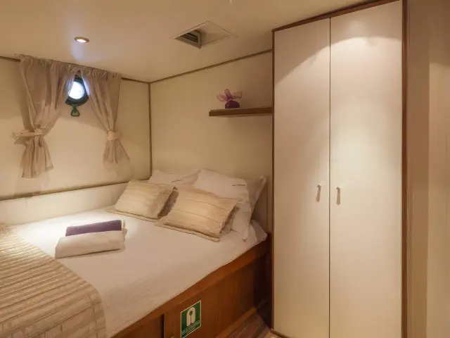 Yacht Romanca cabin