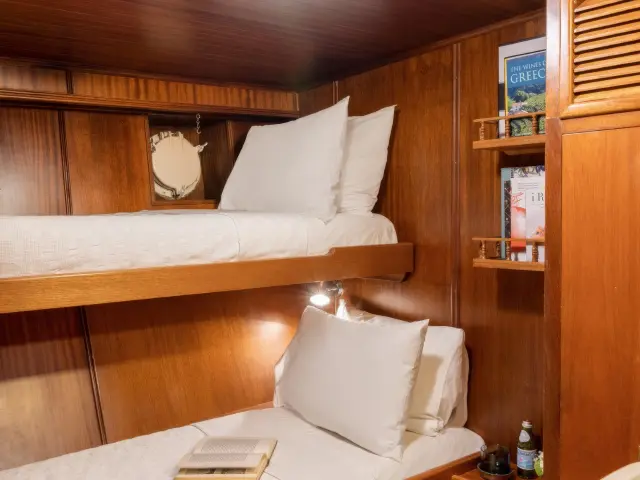 Yacht Lithi cabin