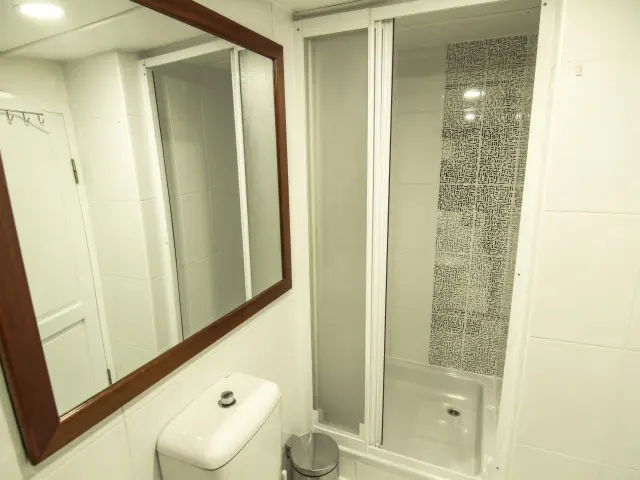 Yacht Aurum cabin bathroom