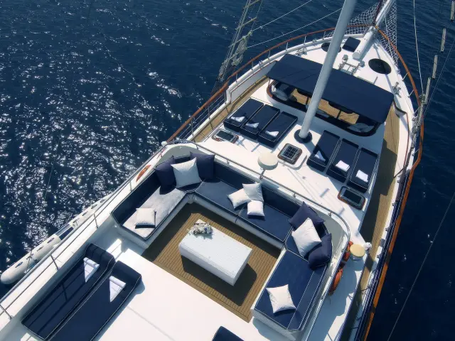 Yacht Aurum deck